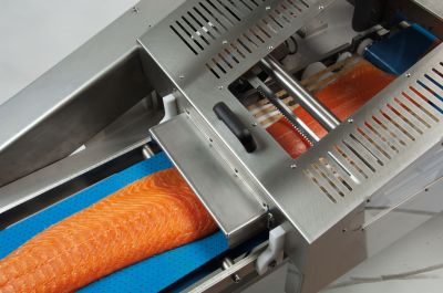 Smoked fish slicer for preparing salmon slices