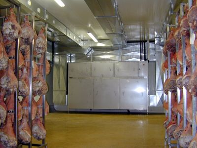 Resting & Curing for producing dried hams